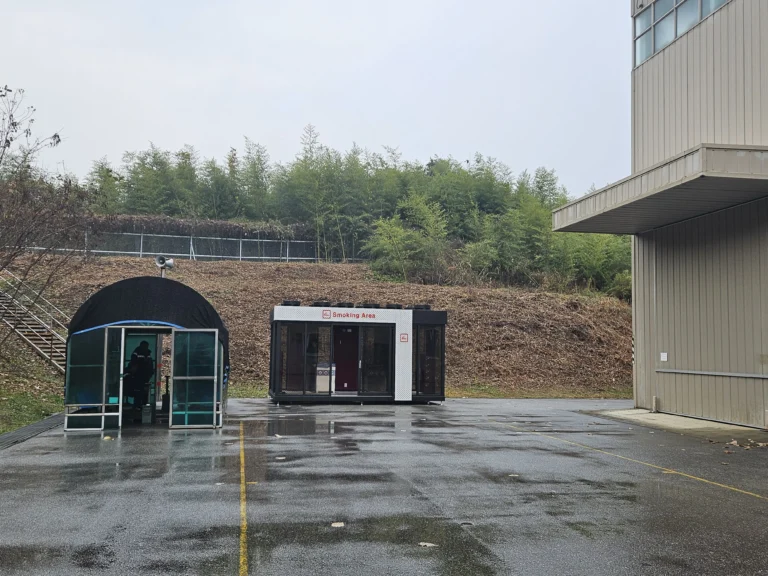 서산 82항공정비창에 흡연부스 대표 업체인 클린114가 설치한 정화형 흡연부스입니다.